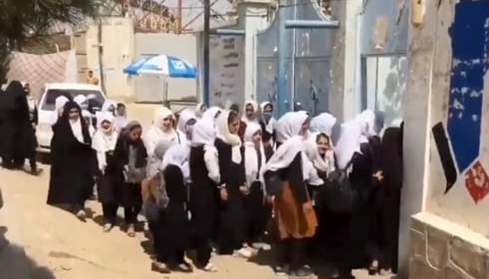 طالبان کے کنٹرول کے بعد بچیوں کی اسکول آمد