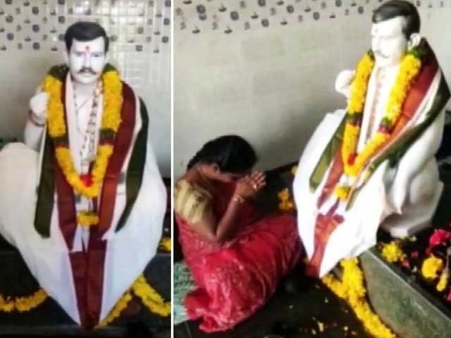 एक पत्नी ने अपने मृत पति की मूर्ति बनाकर उसकी पूजा शुरू कर दी
