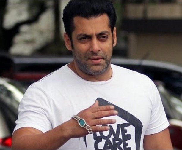 Salman Khan मुंबई के बांद्रा वेस्ट इलाके में अपना अपार्टमेंट 3.5 करोड़ रुपये में बेच दिया