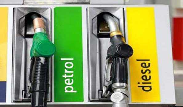 ملک میں گزشتہ 15 دنوں میں پٹرول اور ڈیزل کی قیمتوں میں 13ویں بار اضافہ