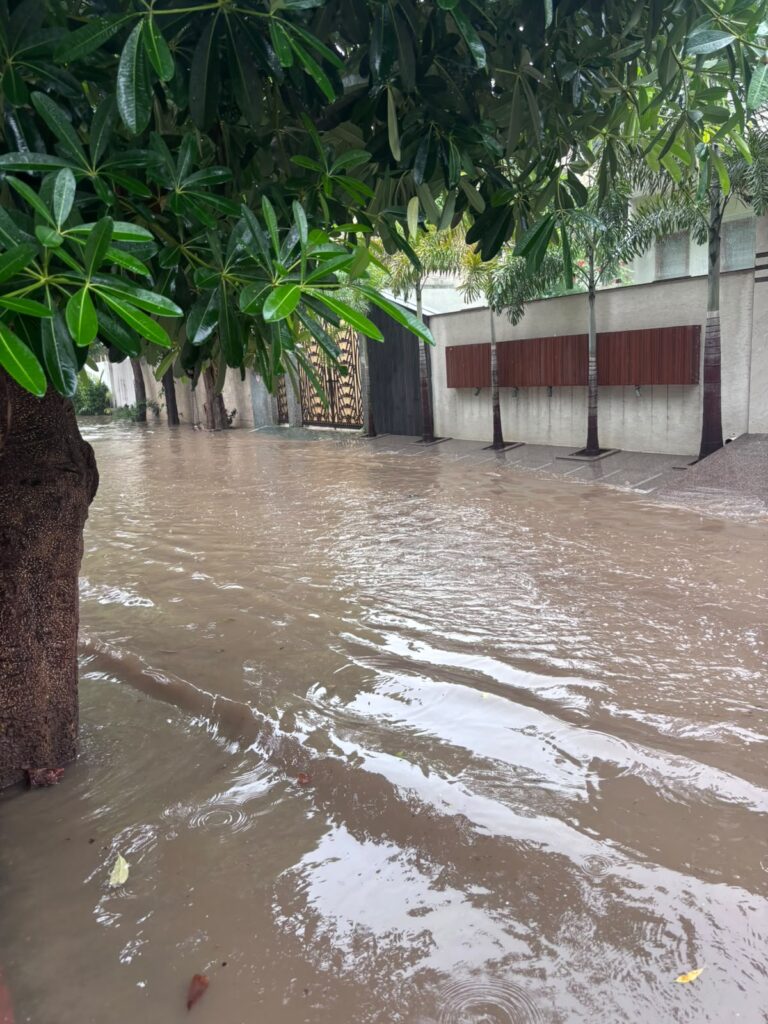 गुरुग्राम बारिश से बेहाल, पॉश इलाकों में भी जलभराव