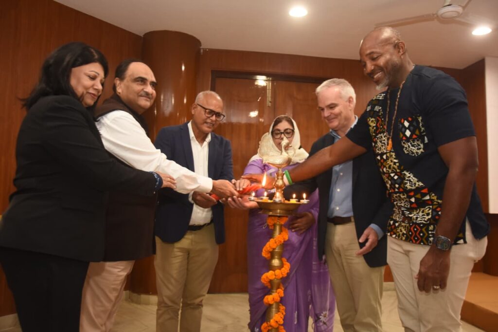 UWI, ERA यूनिवर्सिटी और AUB ने भारत-कैरिबियन हेल्थकेयर सहयोग को मज़बूत करने के लिए MoU पर साइन 