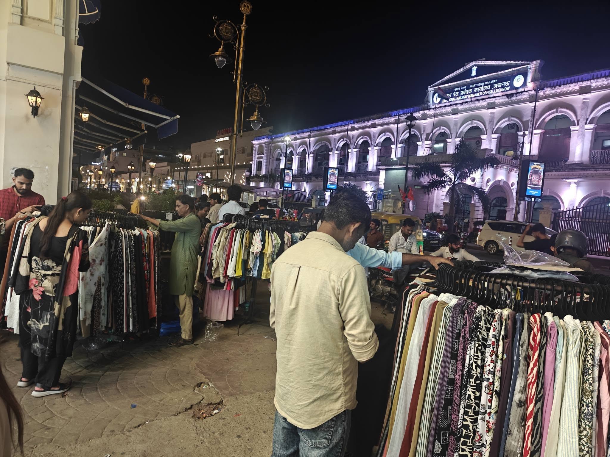 हज़रतगंज की लव लेन: जहां इश्क़ की कहानियों से निकली बाज़ार की रौनक